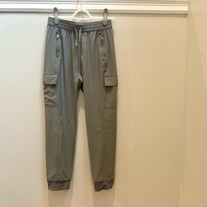 Boys Abercrombie Lightweight Performance Cargo Joggers in Gray Size 13/14
